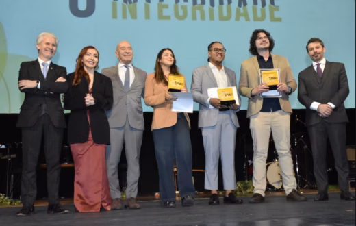 Grupo-reunido-1024×688-1