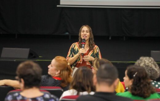 No auditório da Semed, palestra orienta servidores do Dage sobre relações profissionais