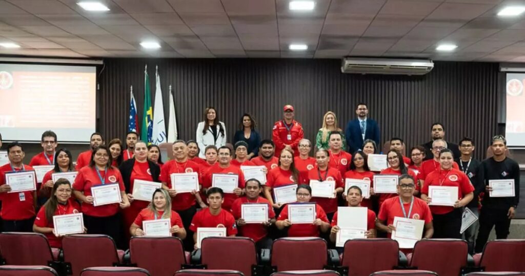 Treinamento da Câmara de Manaus reúne prevenção de incêndios, evacuação e primeiros socorros
