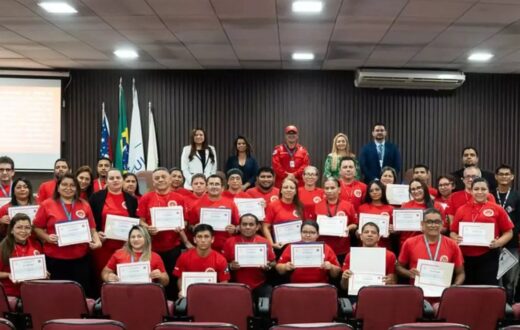 Treinamento da Câmara de Manaus reúne prevenção de incêndios, evacuação e primeiros socorros