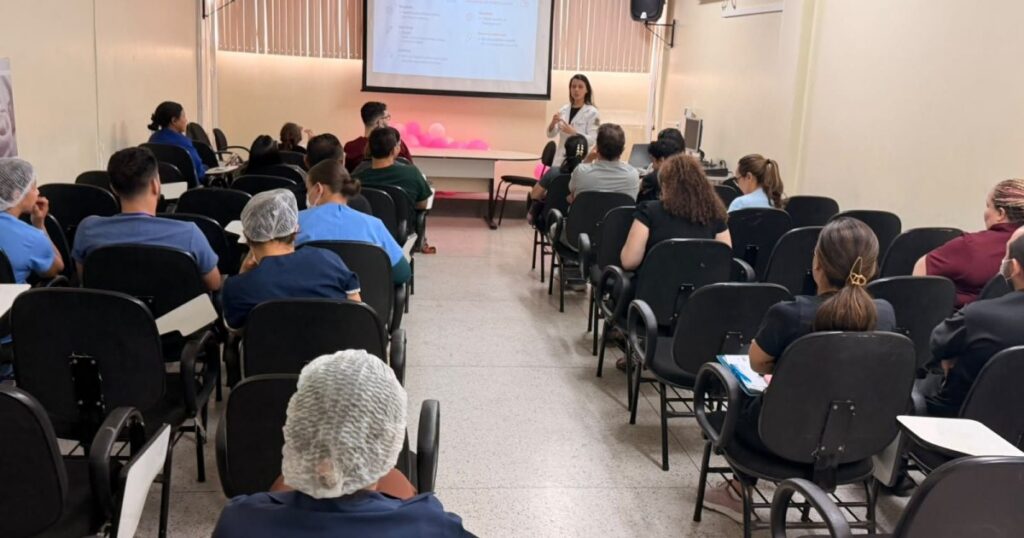 Equipe da Moura Tapajóz revisa atendimento neonatal em sessão científica