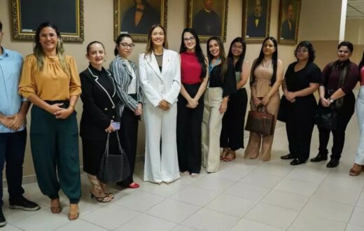 Acadêmicos observam aplicação prática do Direito durante visita ao Legislativo de Manaus