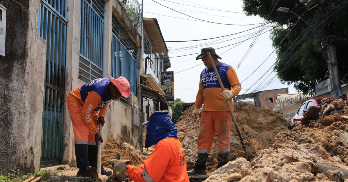Reparo na rua Escândio busca recompor escoamento de águas pluviais