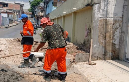 Água da chuva orienta nova etapa de serviços na rua Pitimbu, em Manaus