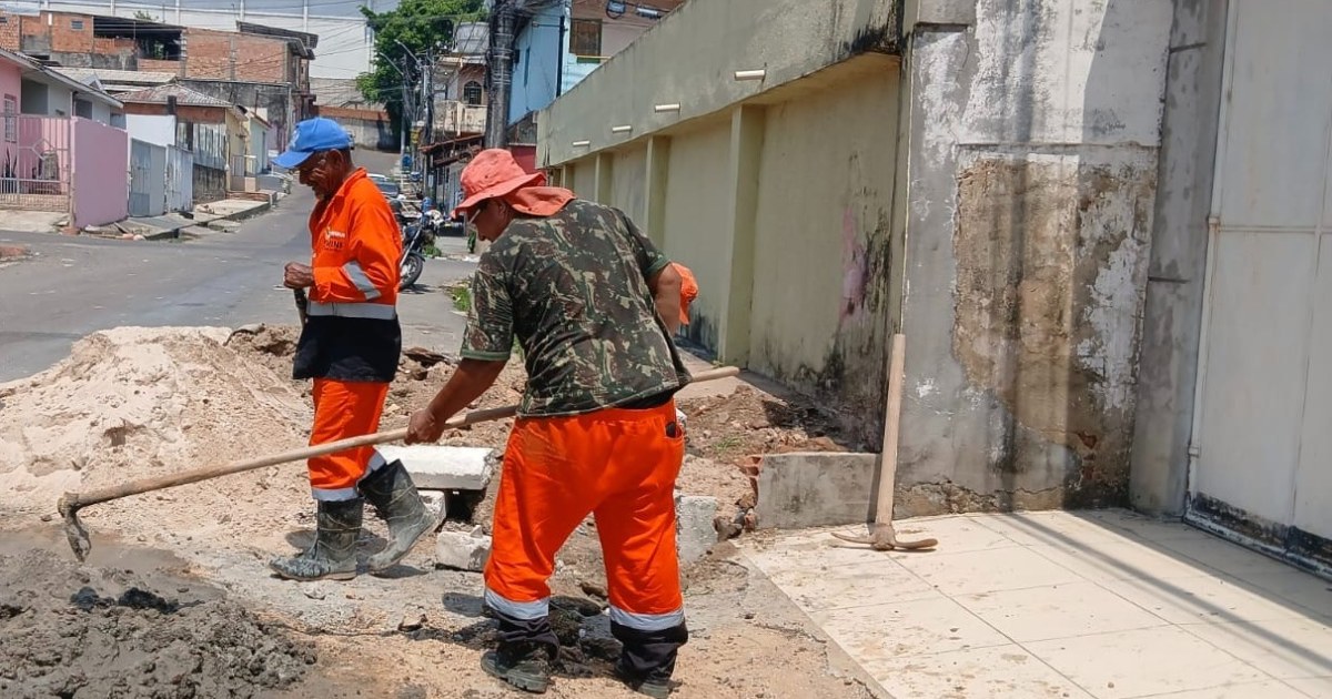 Água da chuva orienta nova etapa de serviços na rua Pitimbu, em Manaus