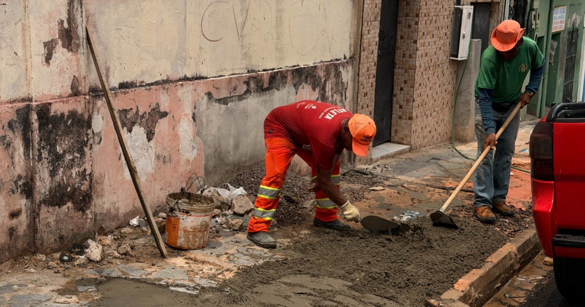 Trecho da rua Lima Bacuri passa por reparos após rompimento de drenagem