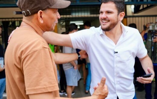 Após votar, prefeito de Manaus diz que manterá diálogo com governos eleito