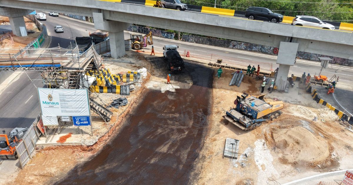 Duas frentes de drenagem acompanham pavimentação no complexo Passarão, em Manaus