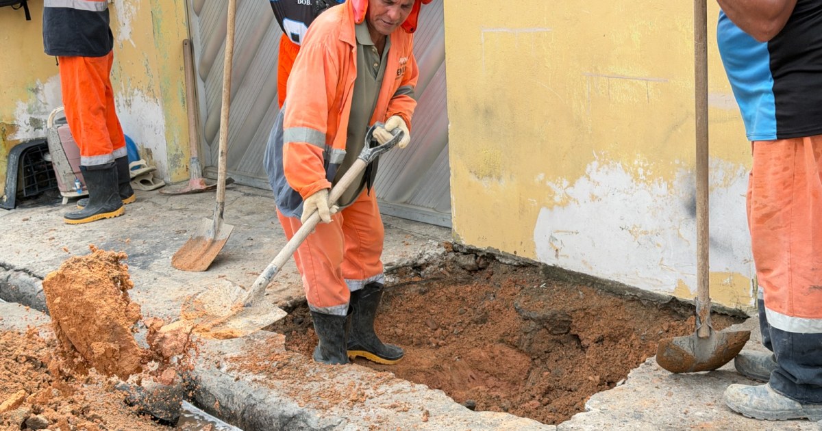 Rua São Luiz tem trecho escavado para manutenção de galeria no Coroado