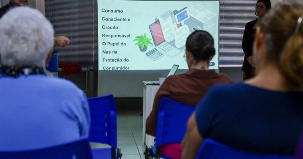Direitos do consumidor e prevenção ao superendividamento pautam atividade na Manausprev