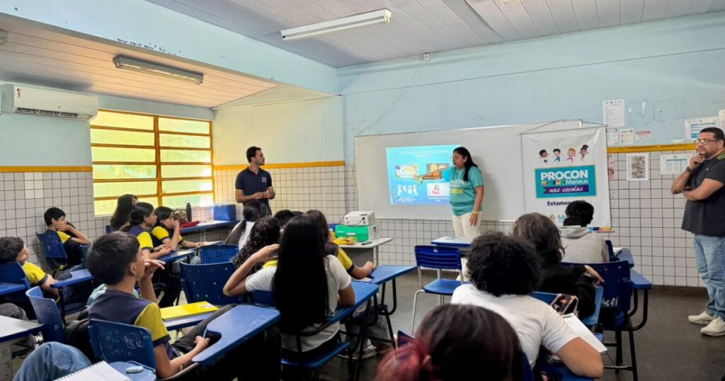 Ação em escola de Manaus apresenta atuação do Procon a mais de 60 estudantes