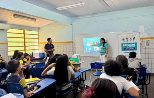 Ação em escola de Manaus apresenta atuação do Procon a mais de 60 estudantes