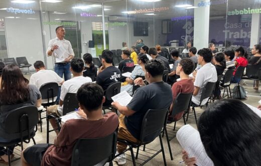Curso em Manaus reúne trabalhadores e empreendedores para formação sobre atendimento