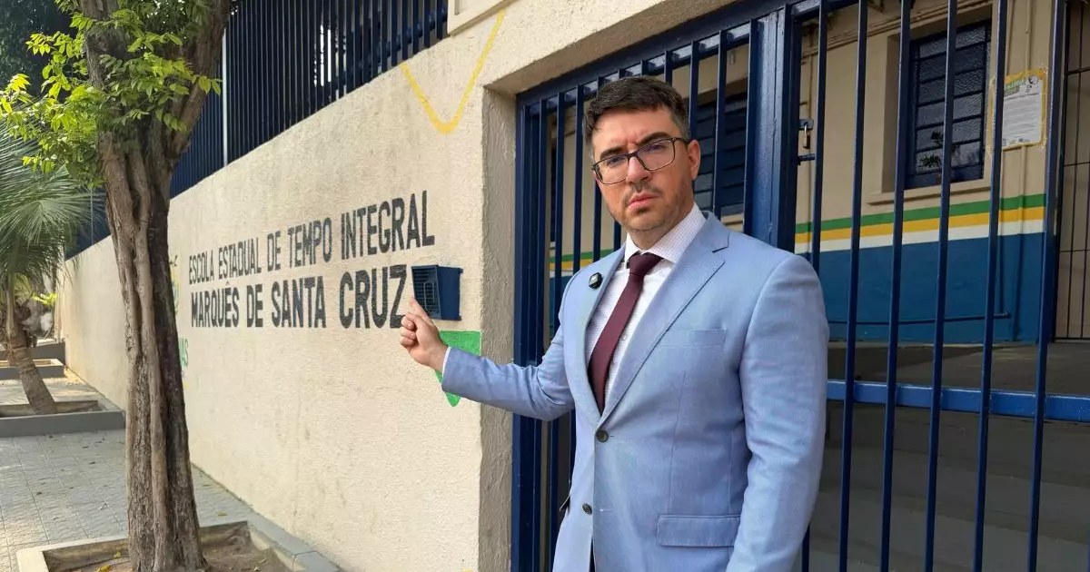 Conselho escolar leva queixa sobre calor a vereador, que cobra Seduc por instalação em unidade de Manaus