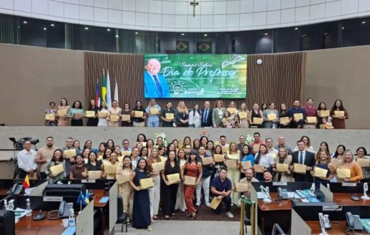 Além dos docentes, sessão em Manaus reconhece gestores e pedagogos no Dia do Professor