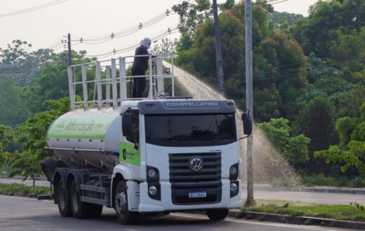 Semmas mantém irrigação de áreas verdes de Manaus de segunda a sábado